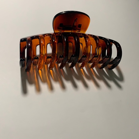 1PC Brand New Solid Medium Hair Claw - Picture 2 of 4